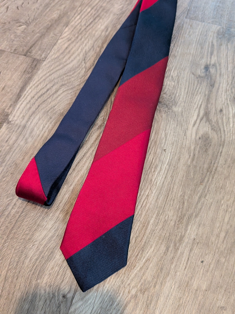 Banana Republic Men’s Necktie – 100% Silk – Business/Formal Red and Navy